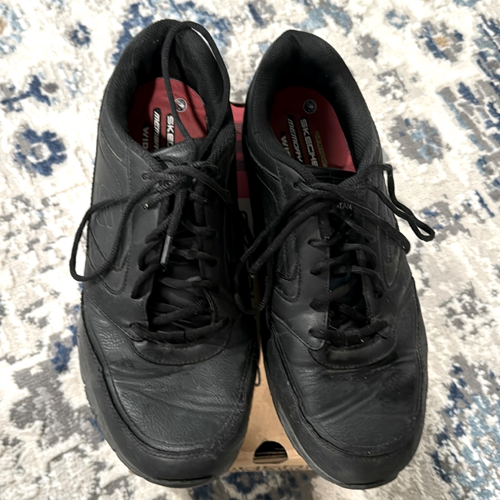 Preowned Men Skechers